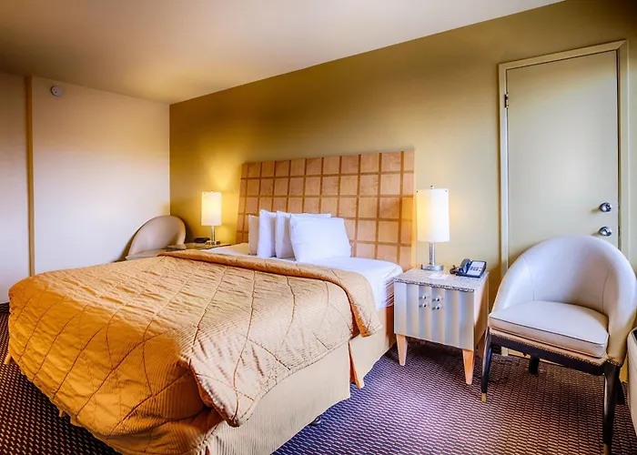 Howard Johnson By Wyndham